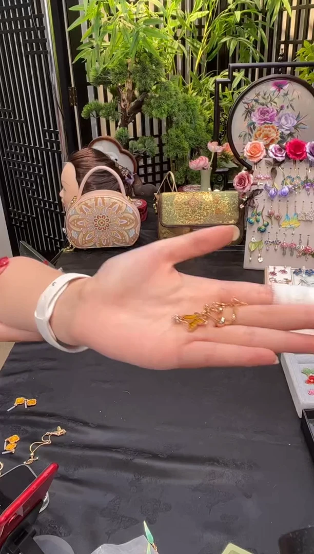 织绣吟**行非遗手工绒花饰品非遗手工绒花饰品
