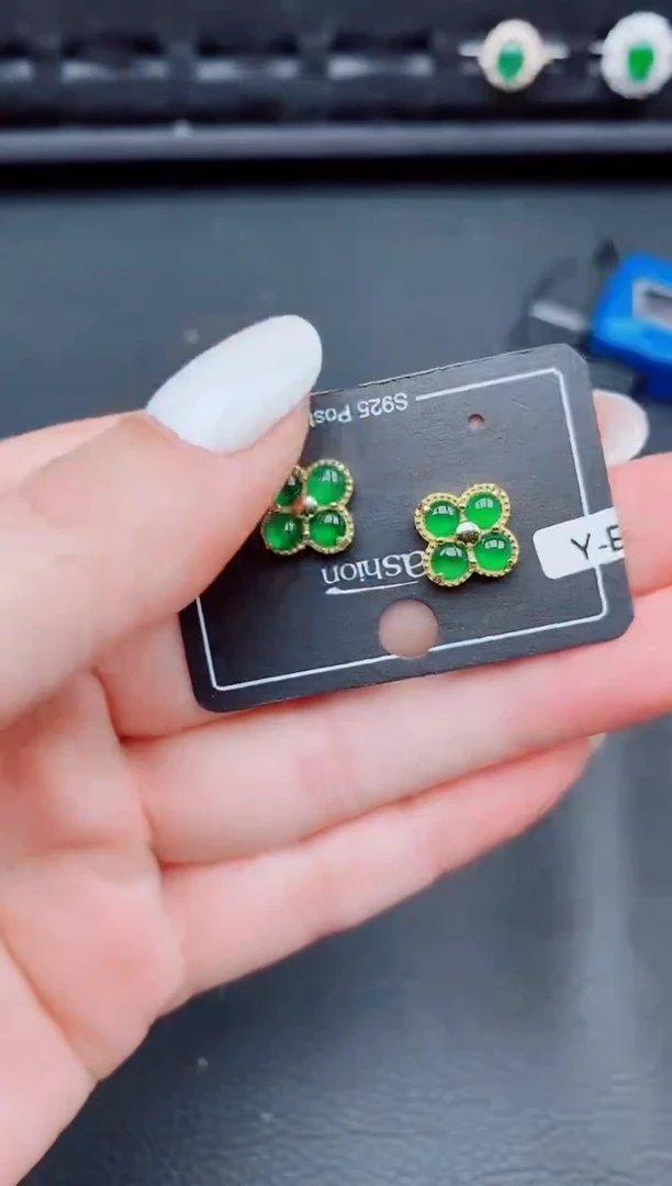 【闪购商品】翡翠耳饰银S925镶嵌天然a货翡翠411