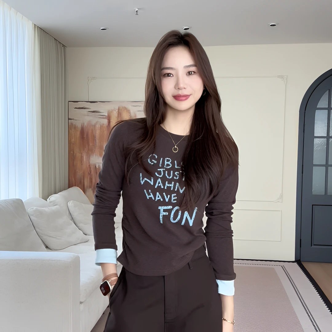 【余欢欢】秋季时尚百搭休闲侧边捏褶字母印花袖口拼接T恤-YHW50742