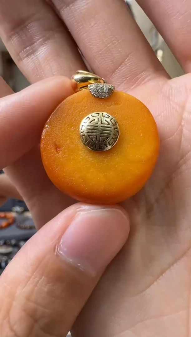 18K金镶嵌蜜蜡珠宝奇石蜜蜡饼子