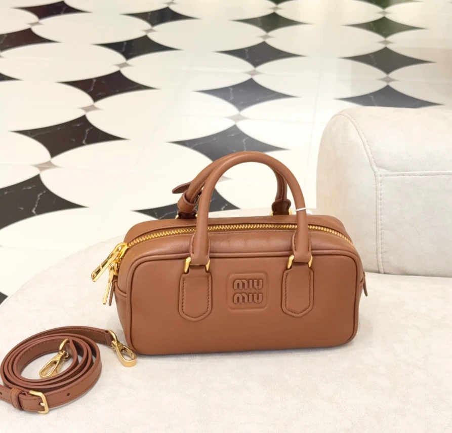 95新 MIU MIU/缪缪 GGS缪缪保龄球小号焦糖色金扣羊皮/82164560