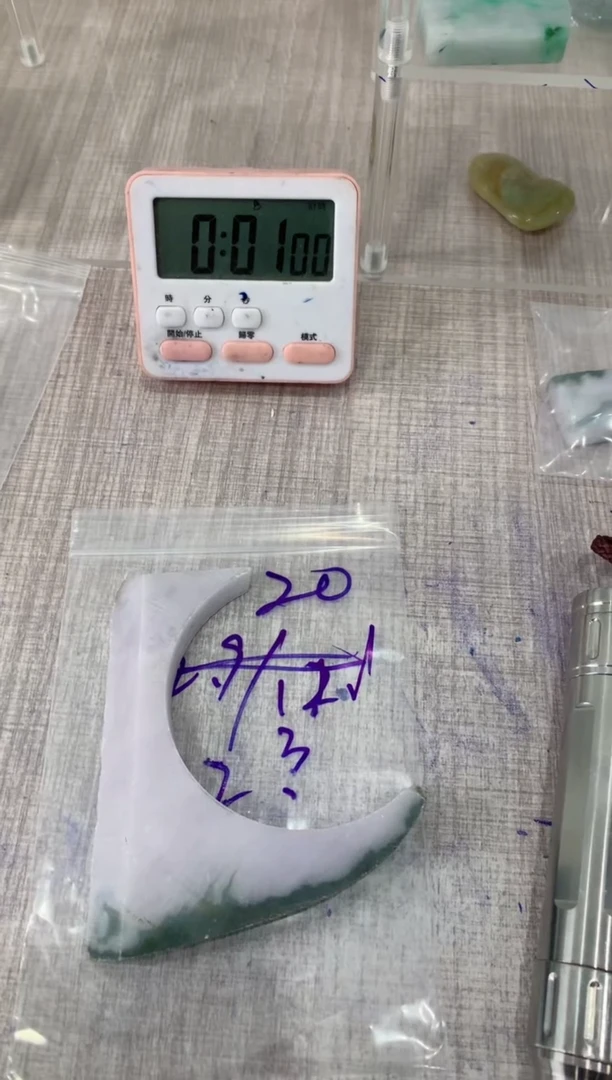 【闪购商品】翡翠挂件未镶嵌包料不包工不包抛