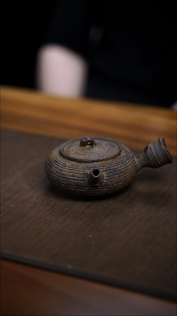 纯手工制作 黑紫砂侧把壶