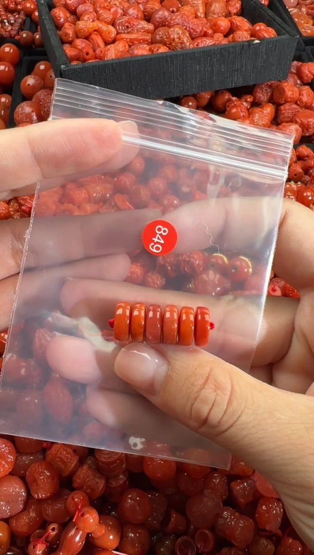 南红玛瑙未镶嵌颈饰1