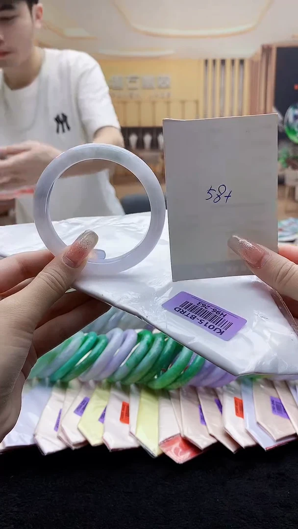 翡翠手镯未镶嵌AAAAA