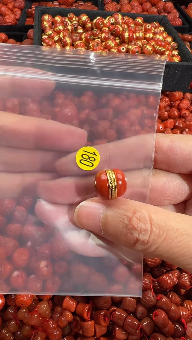 南红玛瑙未镶嵌颈饰1