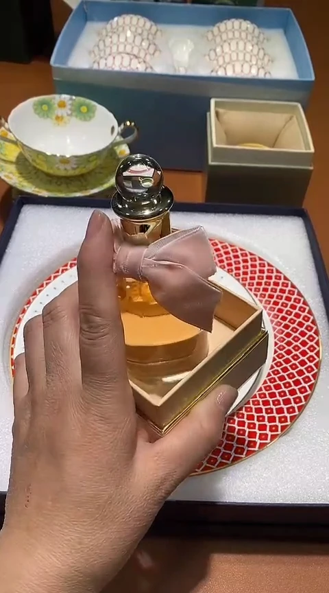 瓷片品牌 包包香水眼镜手表护肤品@@1