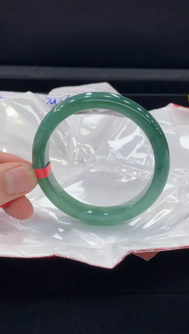 翡翠手镯未镶嵌手镯