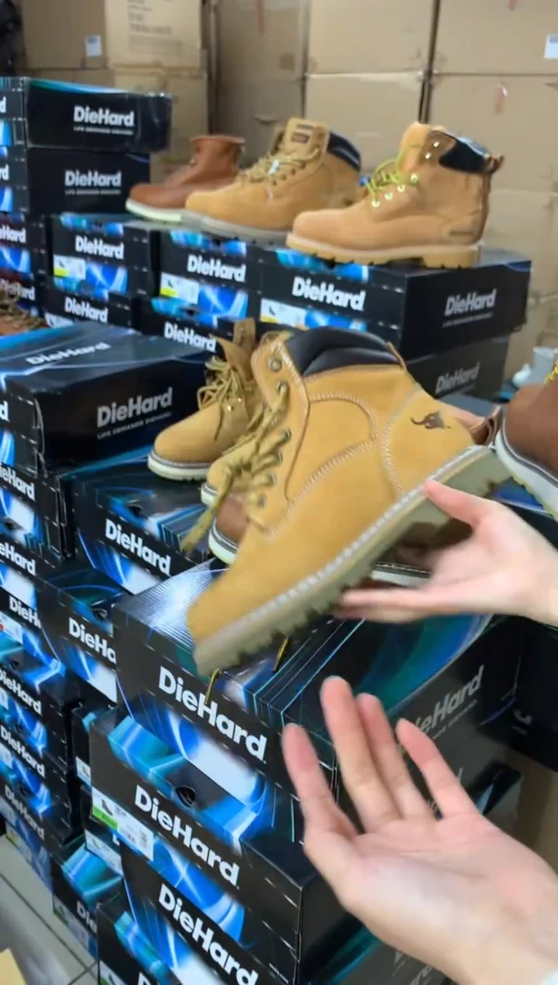 牛皮43码，牛头1，皮鞋码，工装靴 默认瑕疵 个别鞋面有胶印介意勿拍