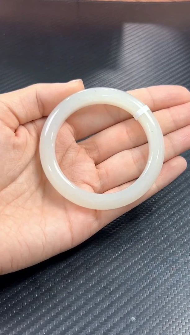 未镶嵌手镯和田玉黑山微色差53m