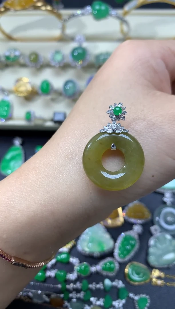【闪购商品】翡翠颈饰18K金镶嵌吊坠