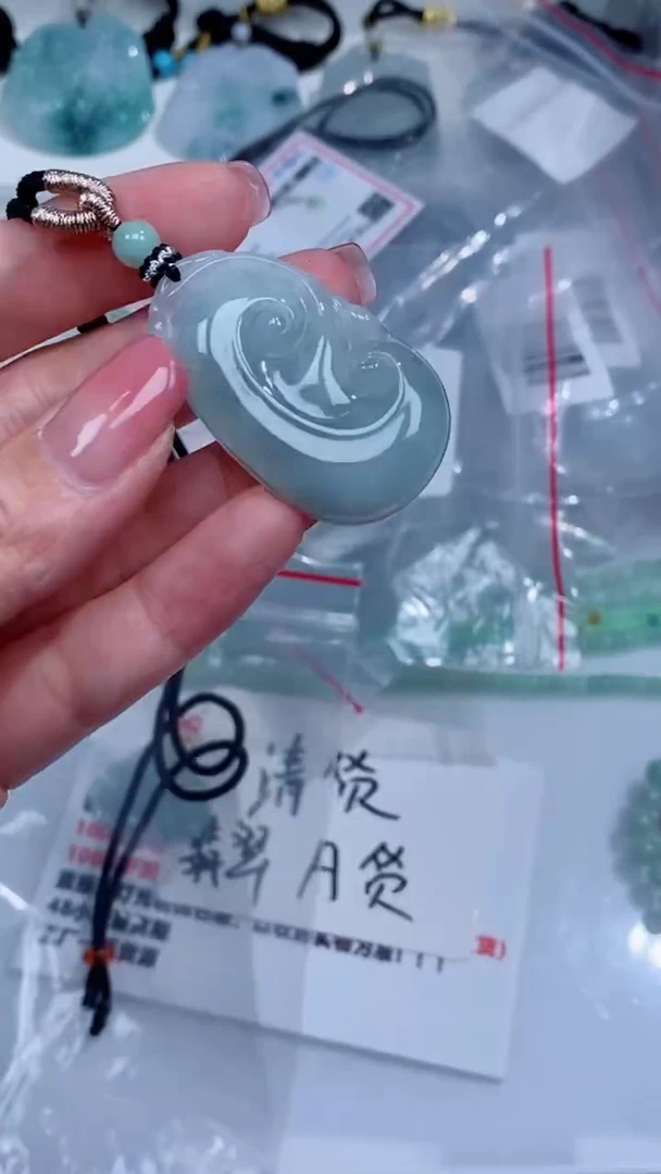翡翠未镶嵌颈饰吊坠