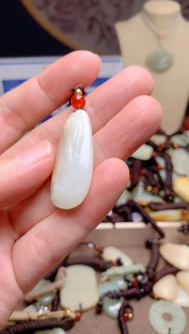 和田玉未镶嵌颈饰1