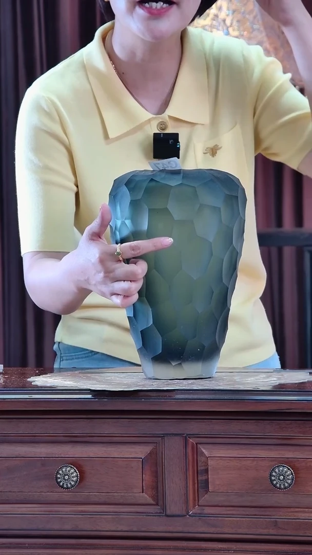 琉璃手工艺品摹刻
