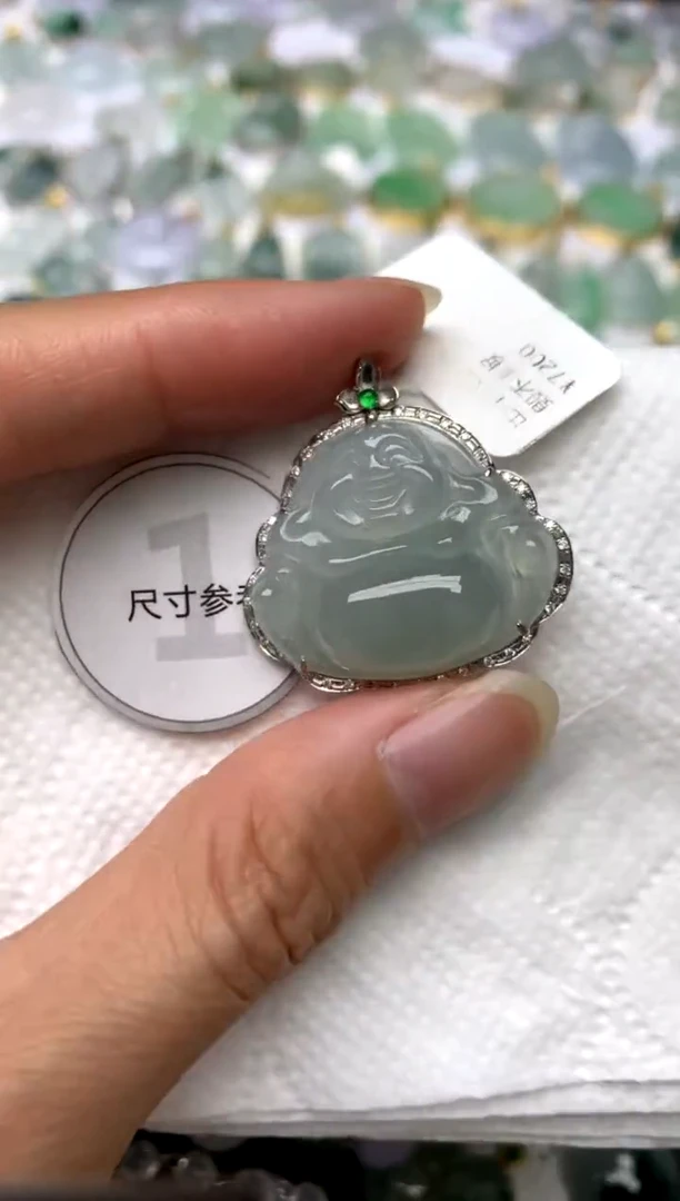 颈饰18K金镶嵌翡翠天然A货翡翠