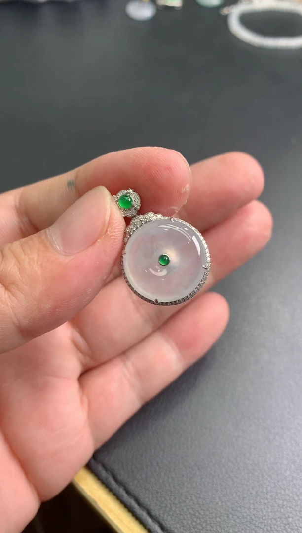 颈饰18K金镶嵌翡翠18K翡翠