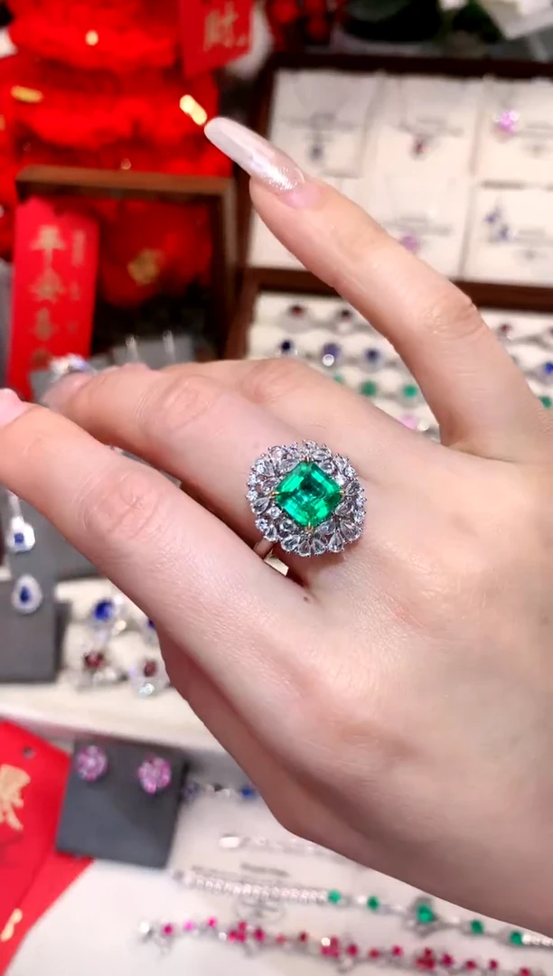 【闪购商品】祖母绿戒指18K金镶嵌1.79ct/天然宝石/七天无理由