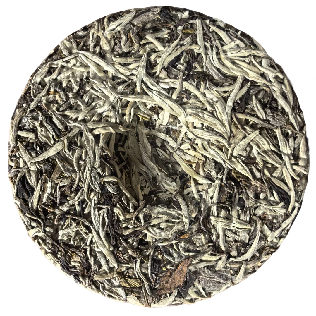 云南白茶高山生态凤七白毫饼鲜爽甘甜白毫饼300g