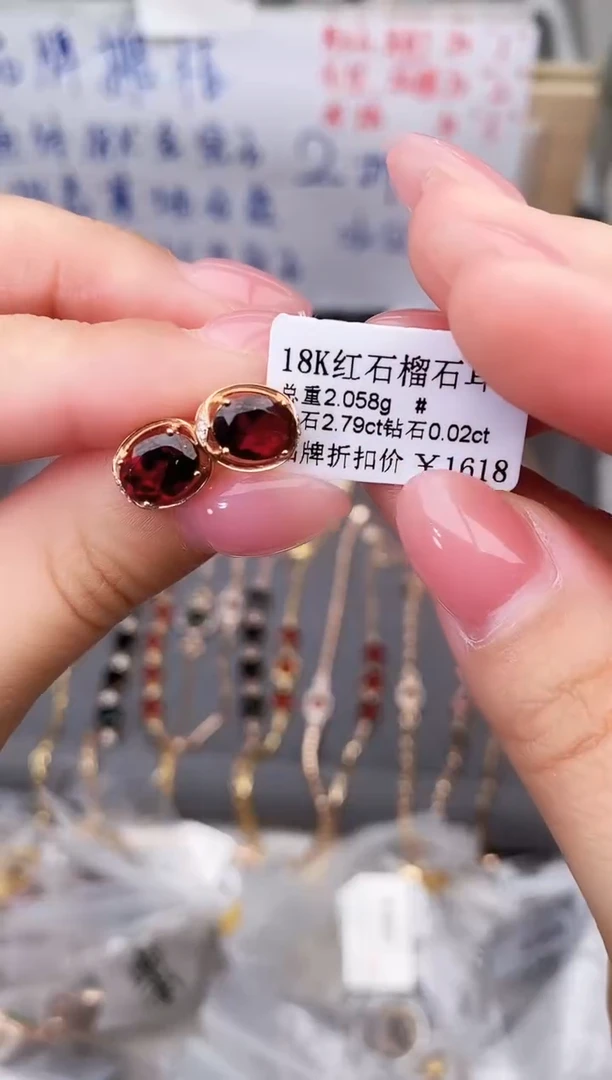 18K金镶嵌耳饰石榴石--专柜--