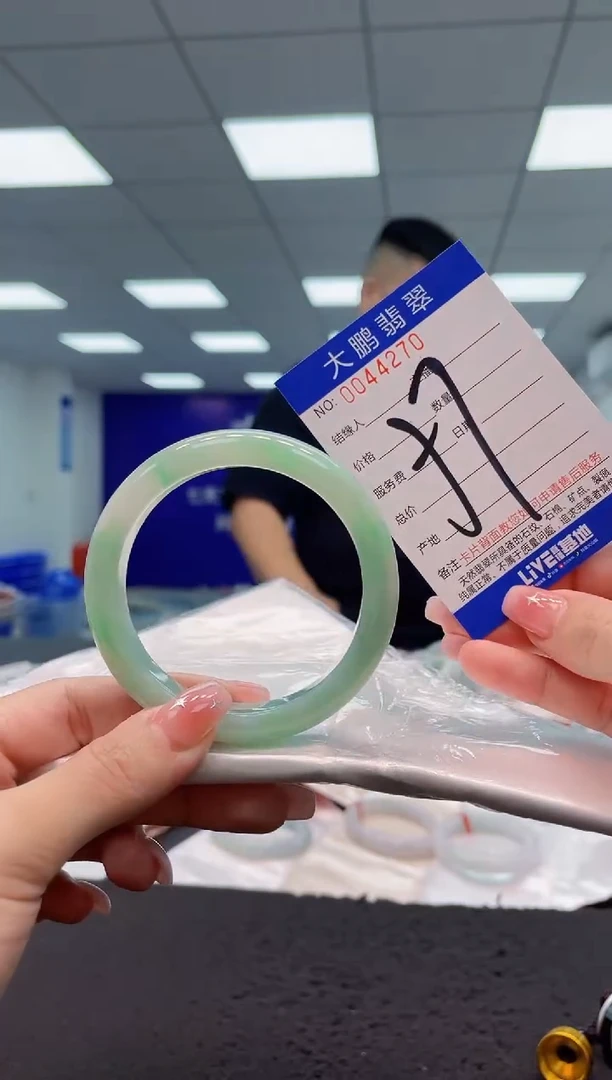 【闪购商品】翡翠手镯未镶嵌AAAAAAAAAA
