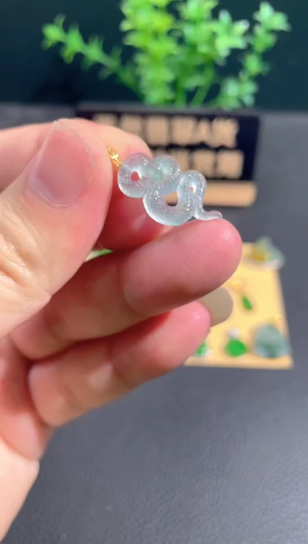 翡翠18K金镶嵌颈饰翡翠