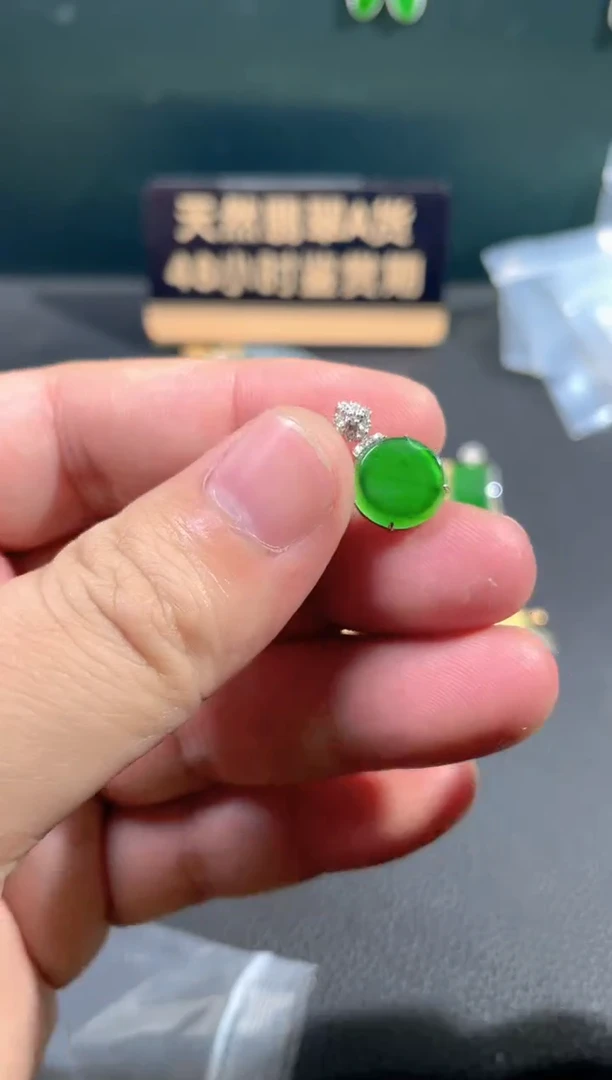 【闪购商品】翡翠颈饰18K金镶嵌翡翠