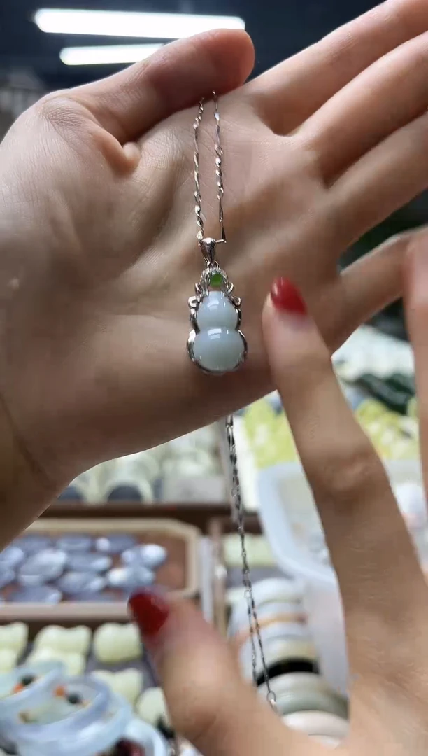 【闪购商品】翡翠吊坠(赠链)银S925镶嵌葫芦 多样性发其一