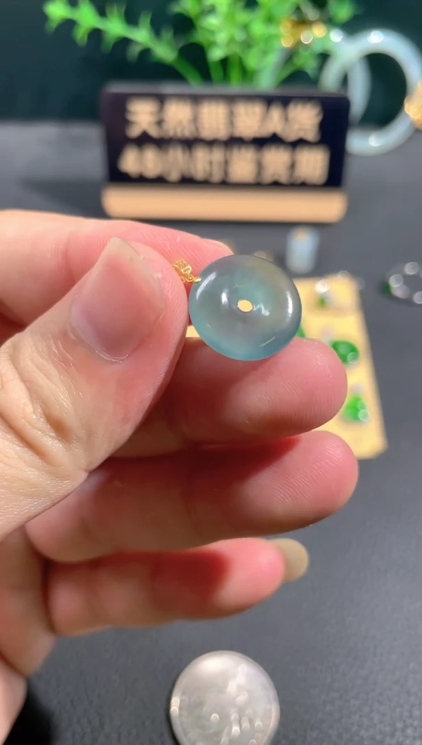 翡翠18K金镶嵌颈饰翡翠