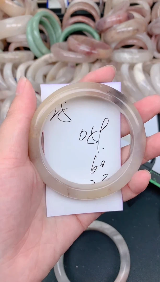 未镶嵌手镯石英质玉059