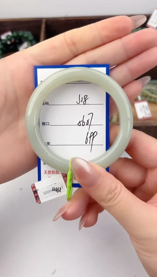 未镶嵌手镯和田玉18颜色微差无瑕疵