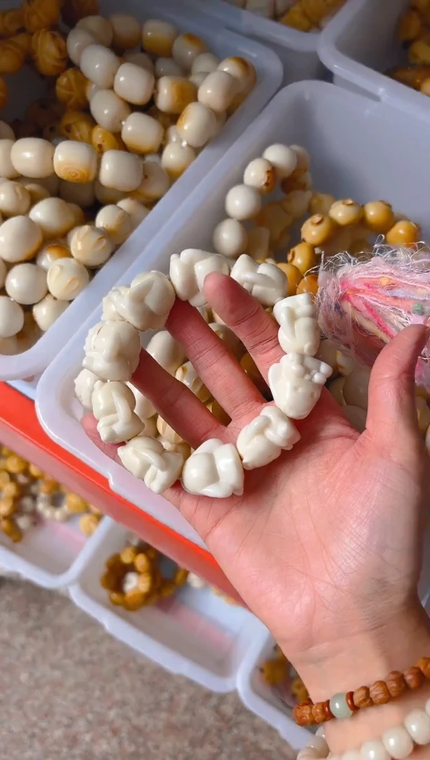 吊坠菩提根/象牙果白色长耳兔单圈