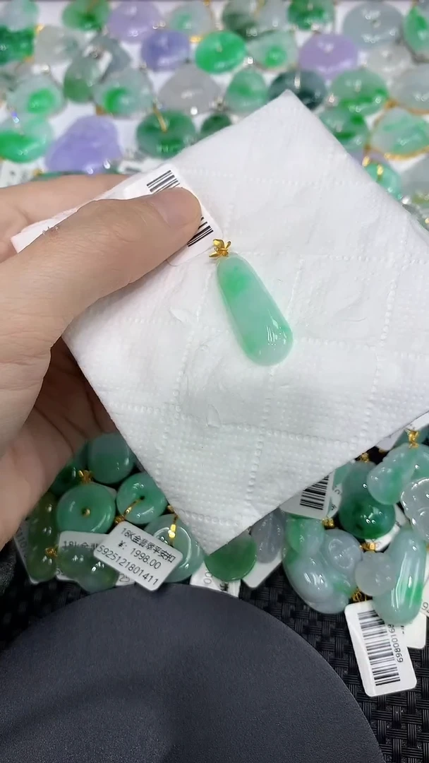 颈饰18K金镶嵌翡翠a货支持复检百元以上9元证书费自理