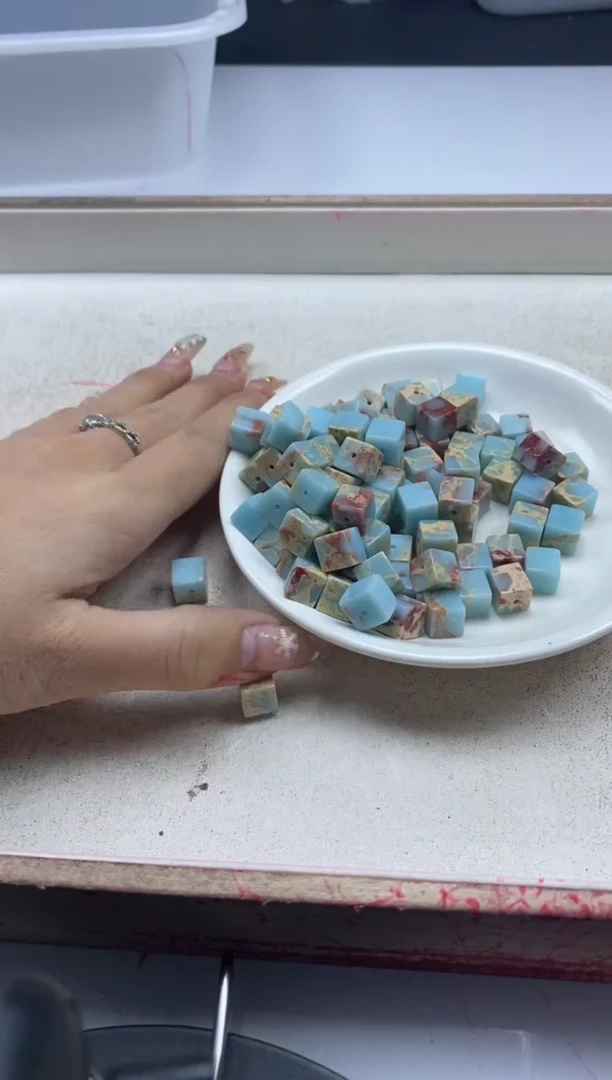 【闪购商品】玛瑙/玉髓颈饰未镶嵌w2267寿山石方糖8mm*20