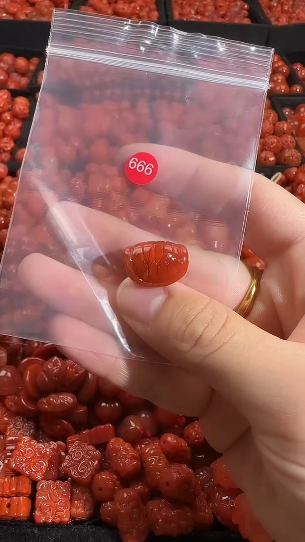 颈饰未镶嵌南红玛瑙1