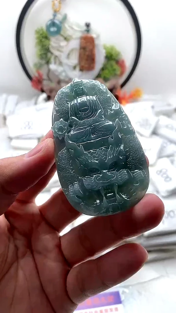 颈饰未镶嵌翡翠大日如来