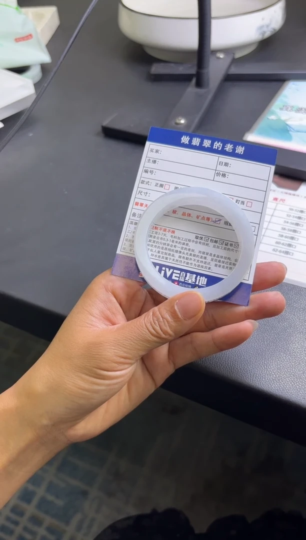 未镶嵌手镯定制翡翠℡**生定制手镯不退不换