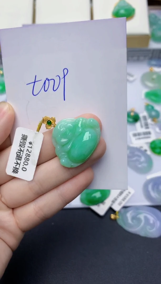 翡翠18K金镶嵌颈饰11111111