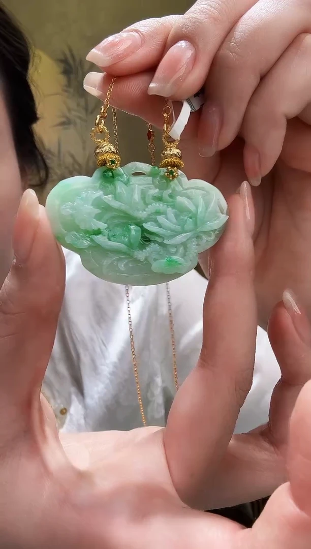 颈饰未镶嵌翡翠吊坠