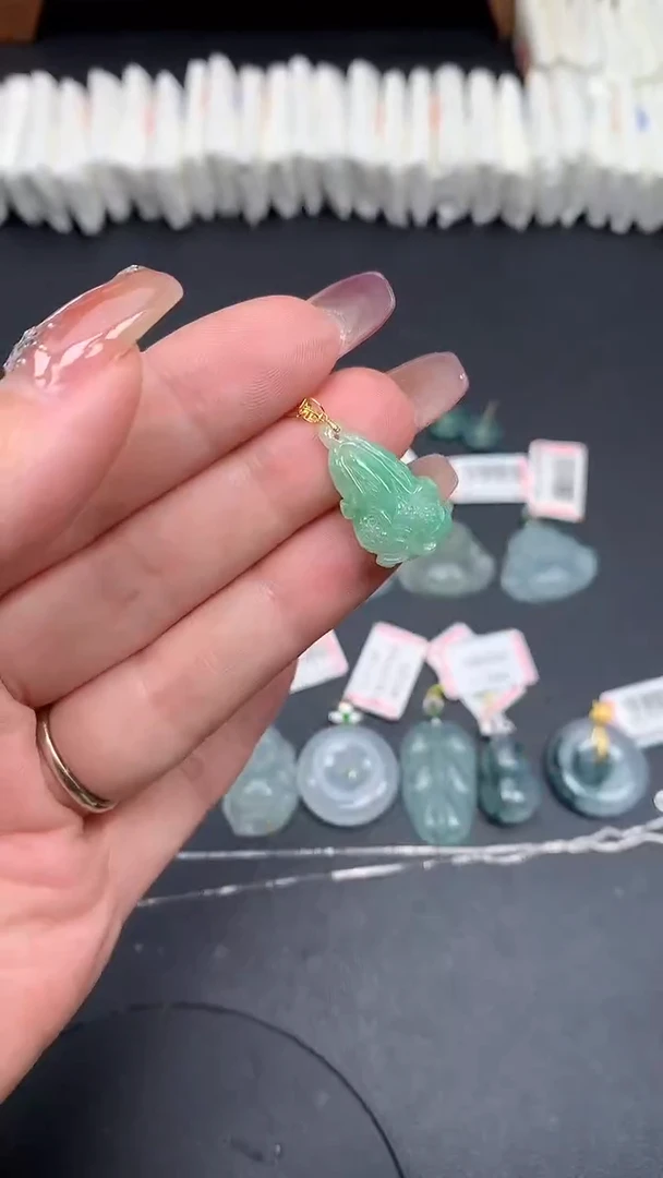 翡翠18K金镶嵌吊坠(不含链)MS190391