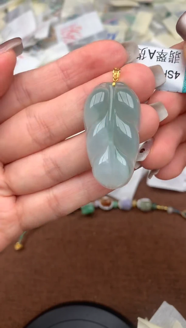 18K金镶嵌挂件翡翠—