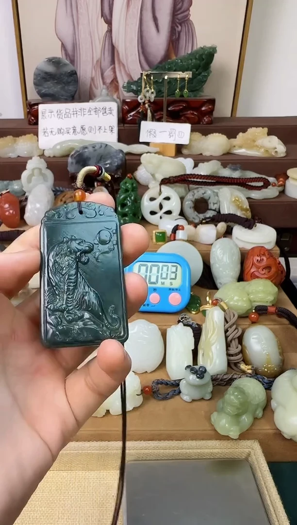 和田玉未镶嵌颈饰虎