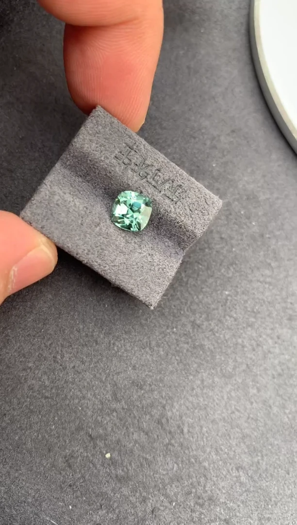 未镶嵌珠宝半成品碧玺1.6ct绿碧玺  AH  定制