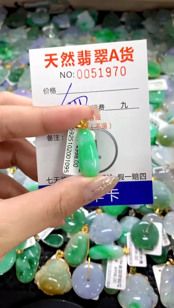 颈饰18K金镶嵌翡翠1111111111111111