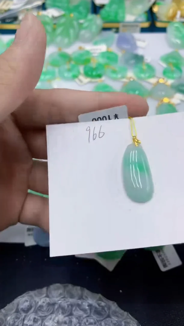 颈饰18K金镶嵌翡翠翡翠