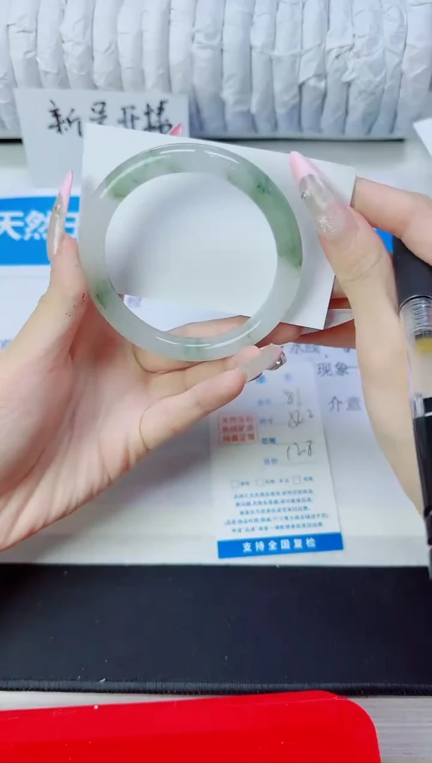 石英质玉手镯未镶嵌81/56