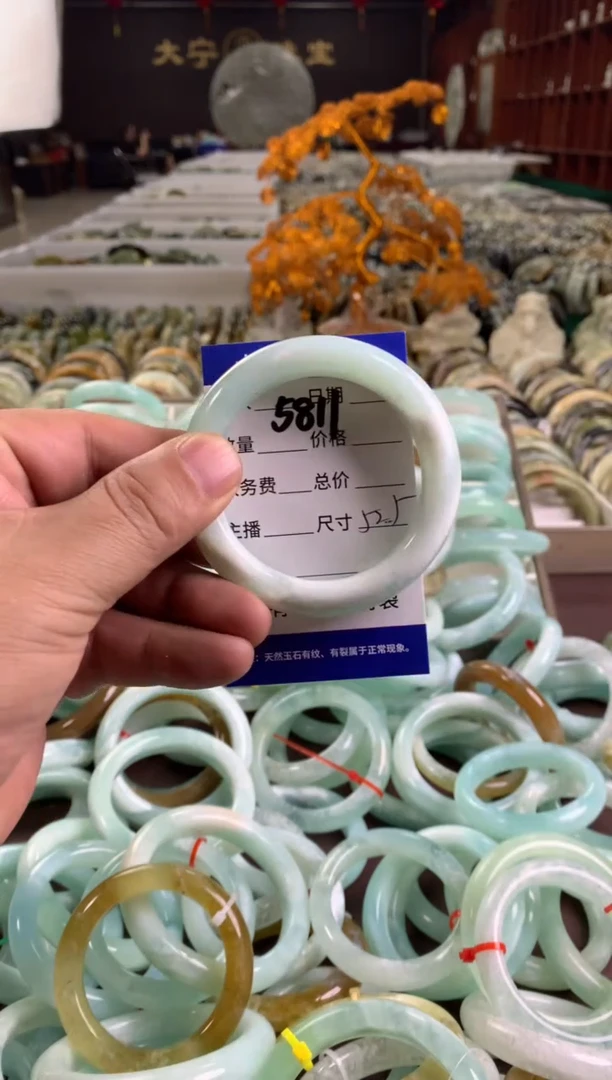 蛇纹石玉未镶嵌手镯5811