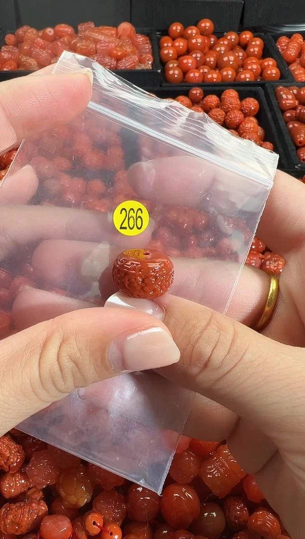 颈饰未镶嵌南红玛瑙1