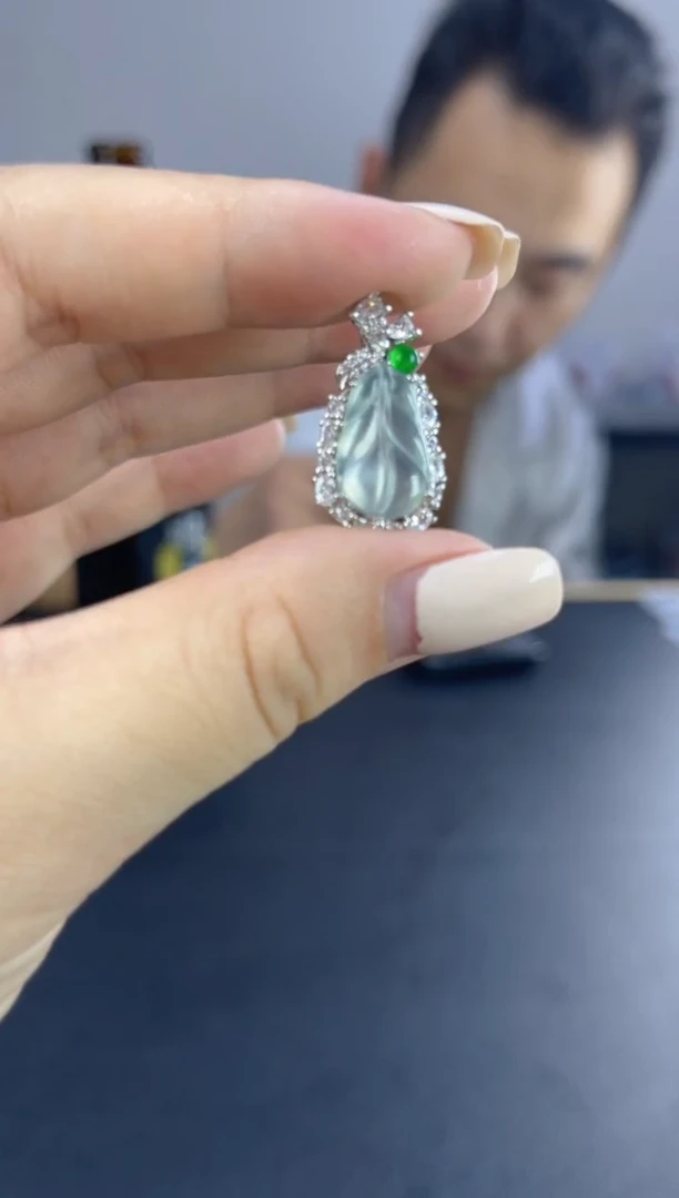 翡翠未镶嵌颈饰天然A货翡翠