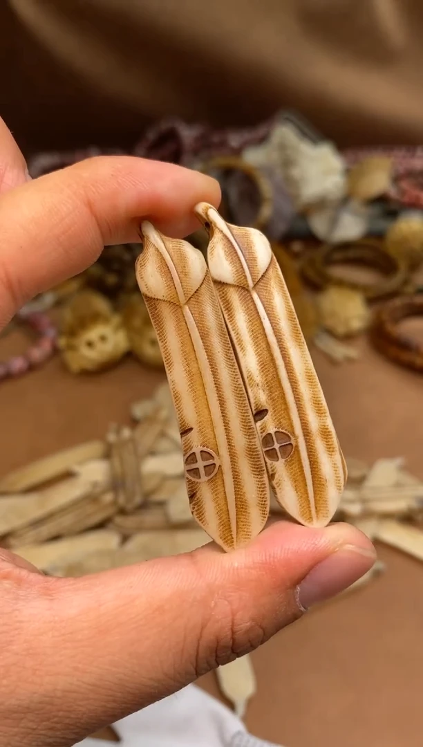 其他牛骨P399-羽毛2个-有棕裂