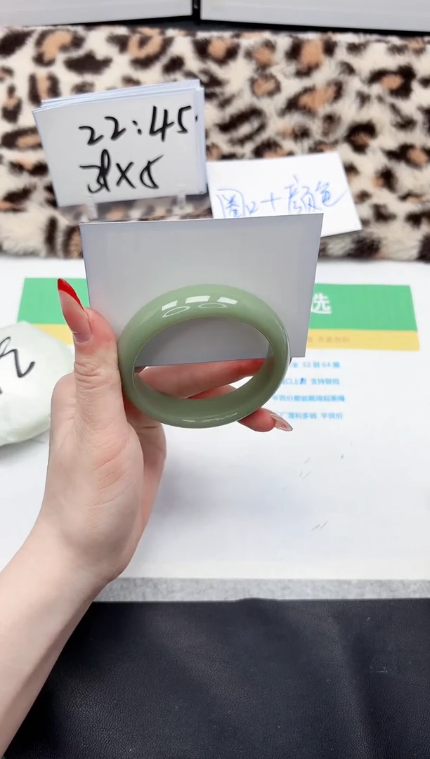 【闪购商品】石英质玉手镯未镶嵌322-56